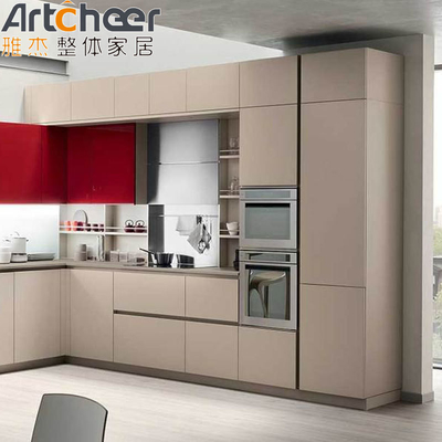 خرید کابینت های آشپزخانه رنگی سفارشی چوب جامد در نمایشگاه طراحی لایه بندی شده Vantage ساخت آنلاین