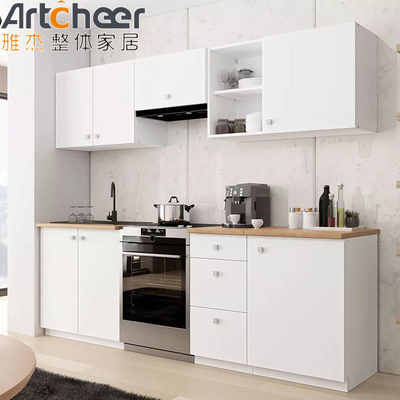 خرید کابینت آشپزخانه خاکستری اتاق کوچکی با لبه های مدرن و شیک نیمه بولنوز ساخت آنلاین