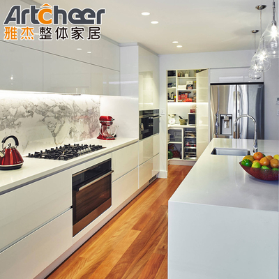 خرید کابینت آشپزخانه با یک جزیره آشپزخانه و پوشش سطحی پنل درب لاک ساخت آنلاین