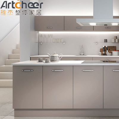 خرید کابینت آشپزخانه سفید درخشان با میز کار لامین شده ساخت آنلاین