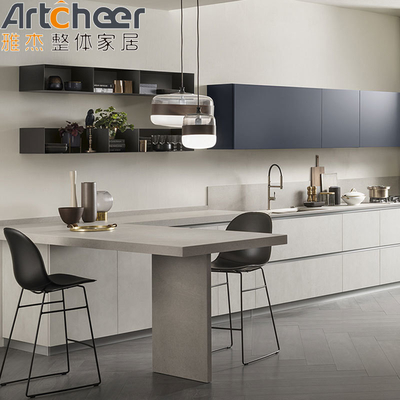 طراحی آشپزخانه کابینت بدون دست با میز غذاخوری جزیره و لوازم جانبی شیر در استرالیا